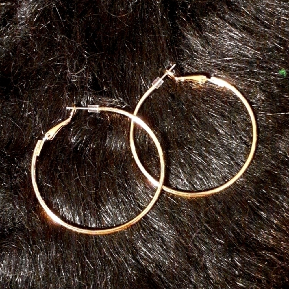 NWT- BOLD & GOLD HOOPS! (for sensitive ears)